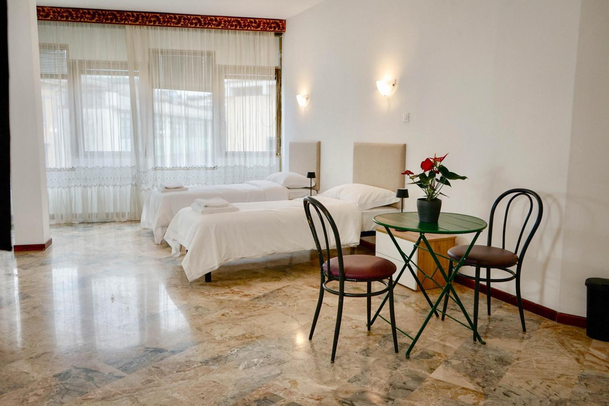 Camera Familiare con Bagno in Comune